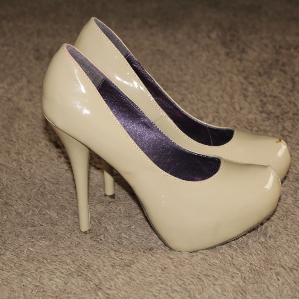 Patent Leather Pumps Platforms - Picture 3 of 8